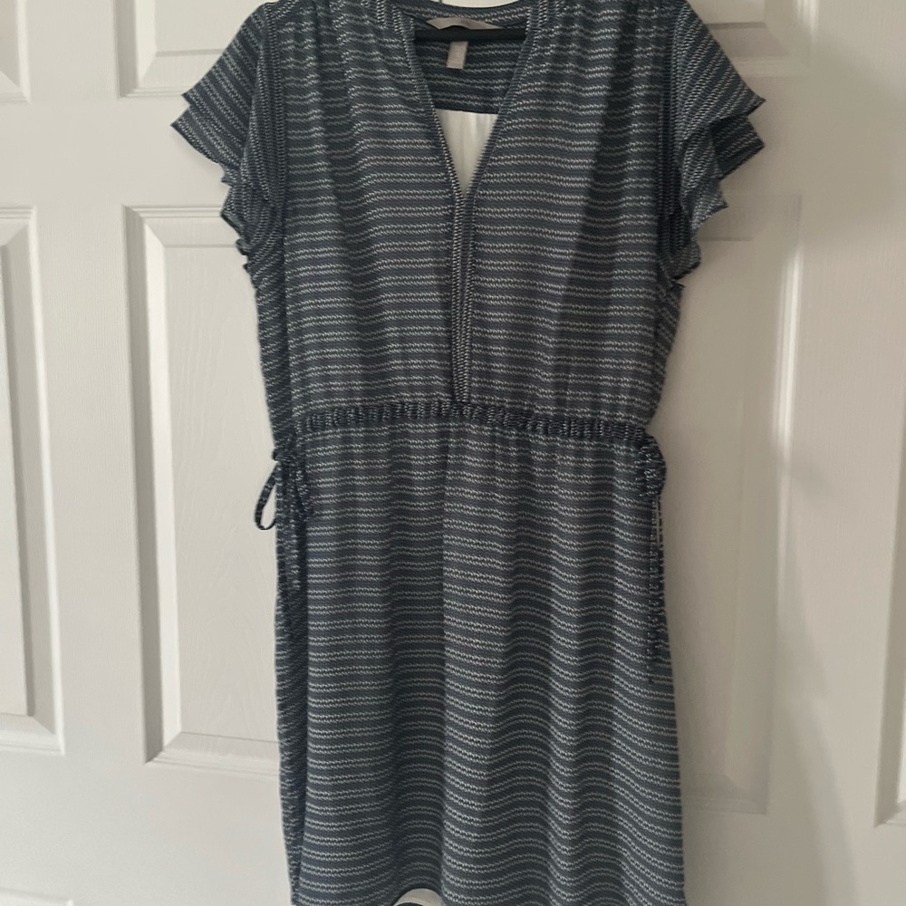 H&M Gray and White A-line Mini Dress with Flutter Sleeves